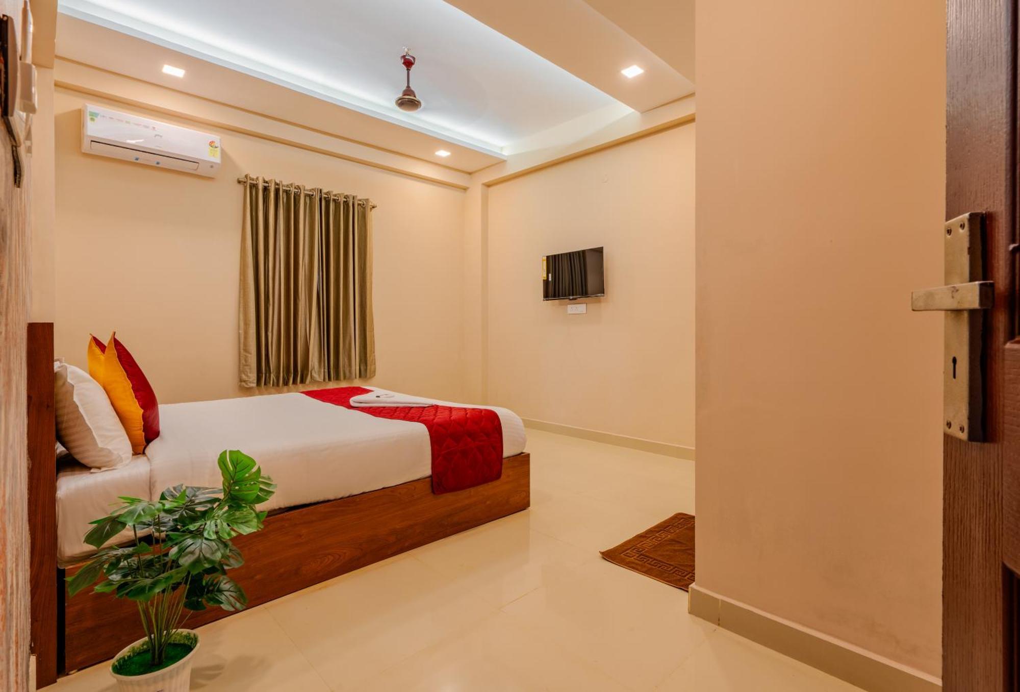Yaad Residency Hotel Kochi Exterior photo