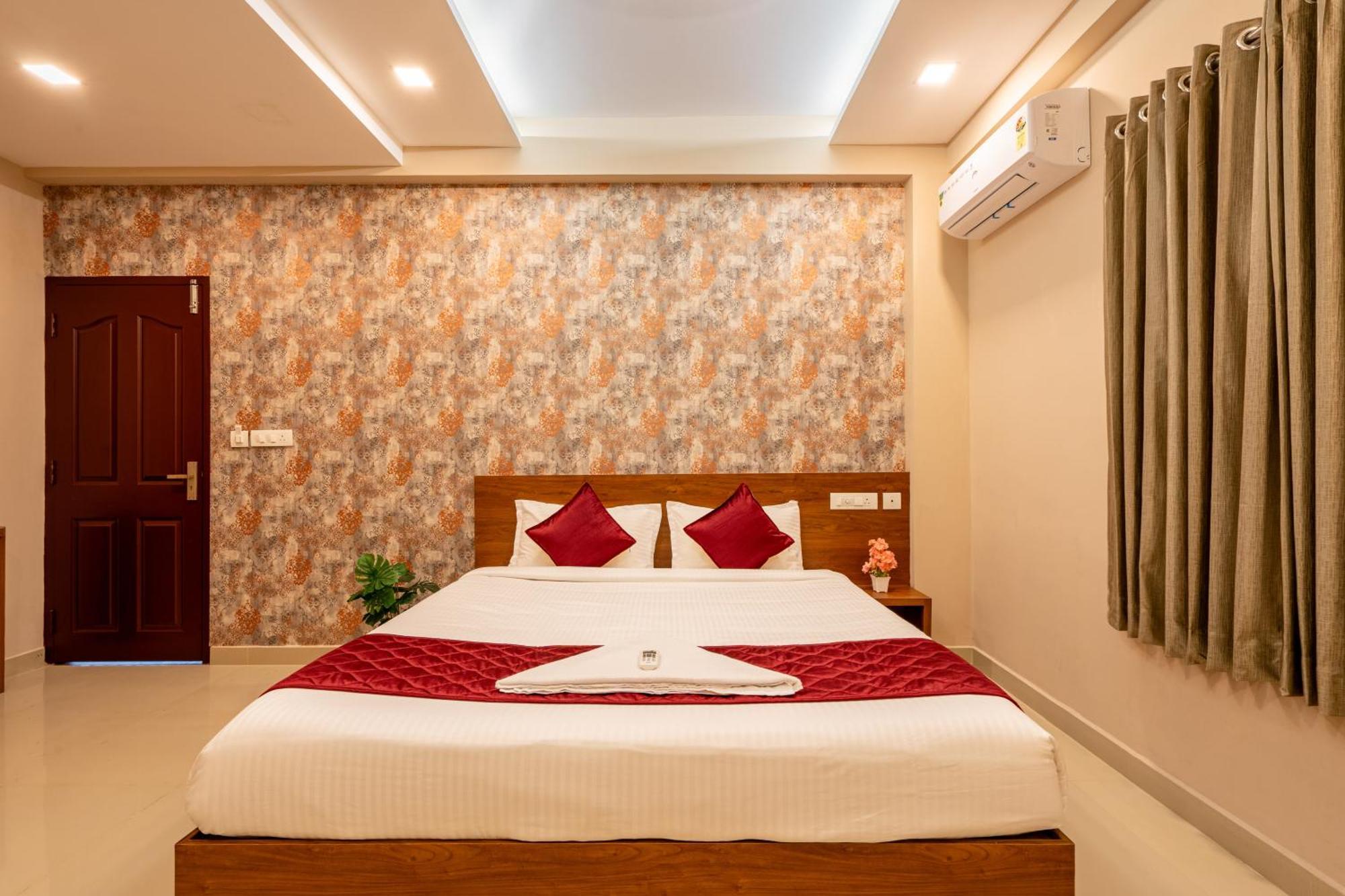 Yaad Residency Hotel Kochi Exterior photo
