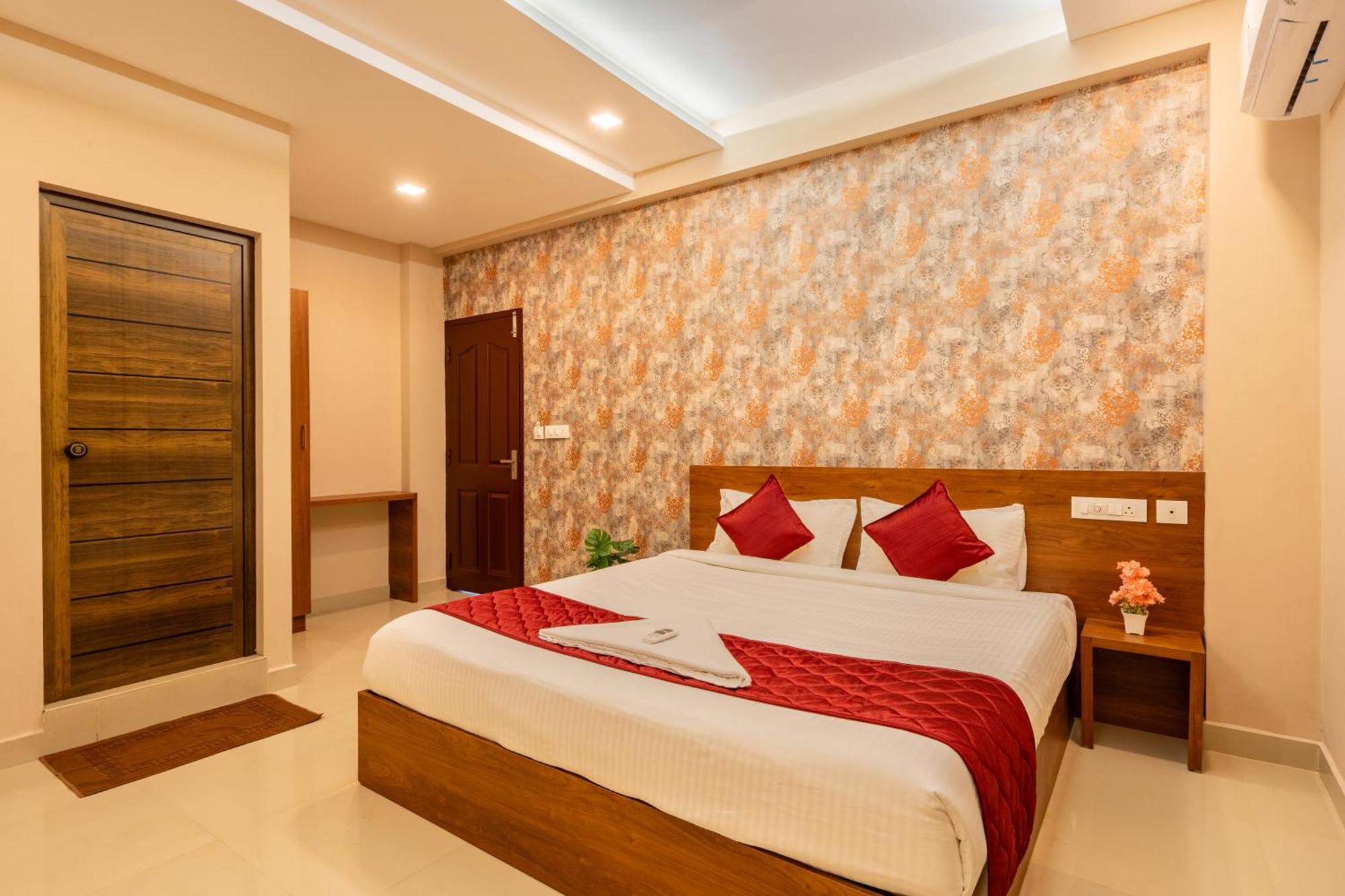 Yaad Residency Hotel Kochi Exterior photo