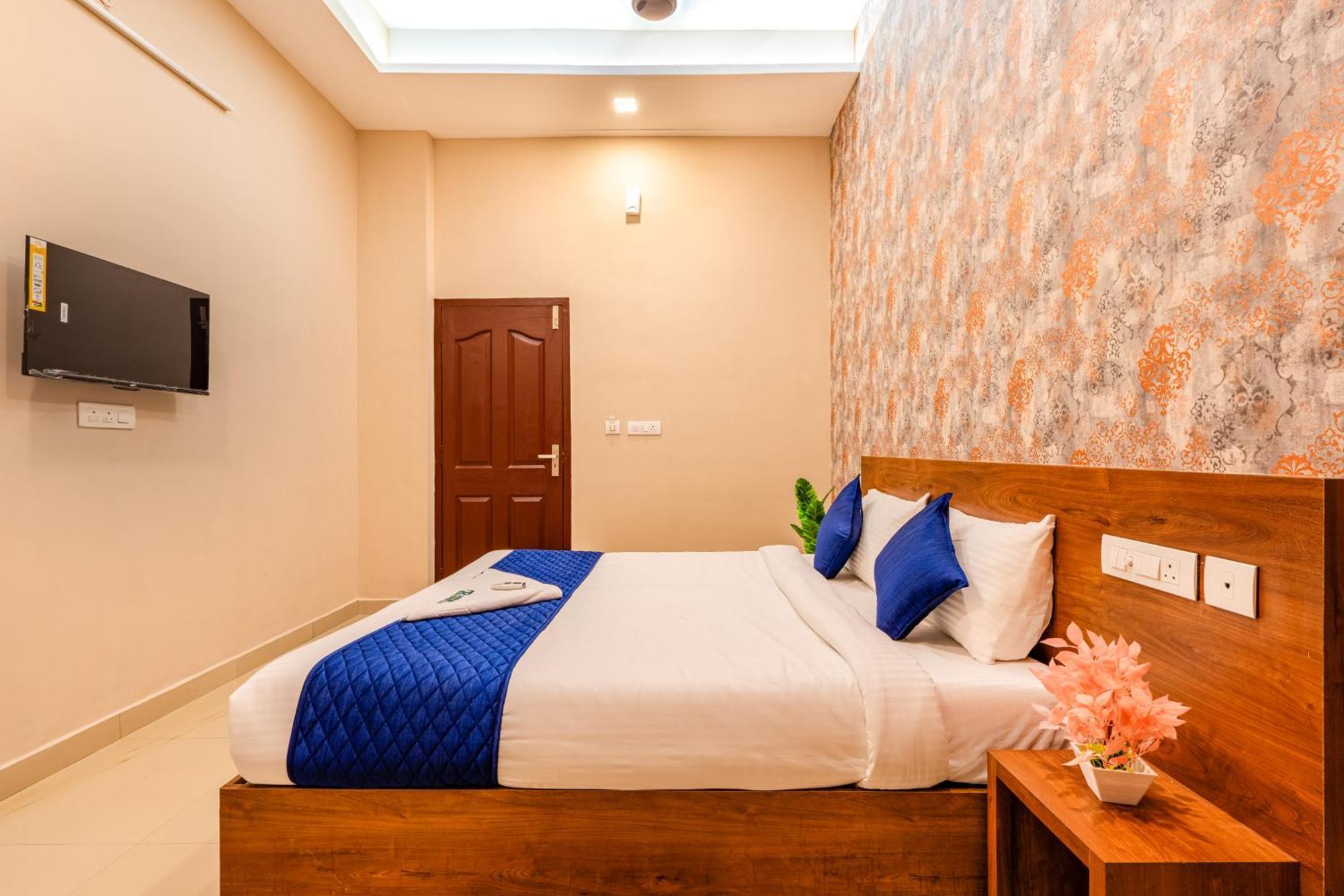 Yaad Residency Hotel Kochi Exterior photo