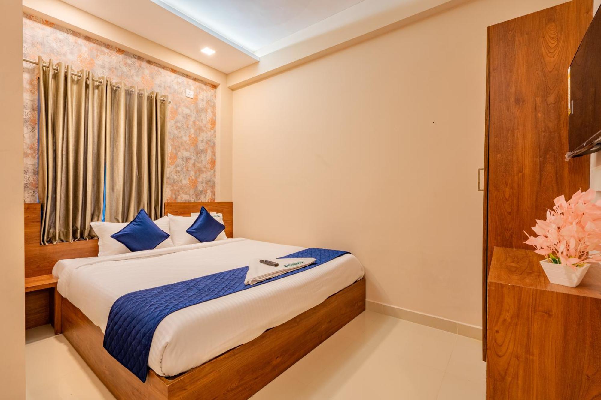 Yaad Residency Hotel Kochi Exterior photo